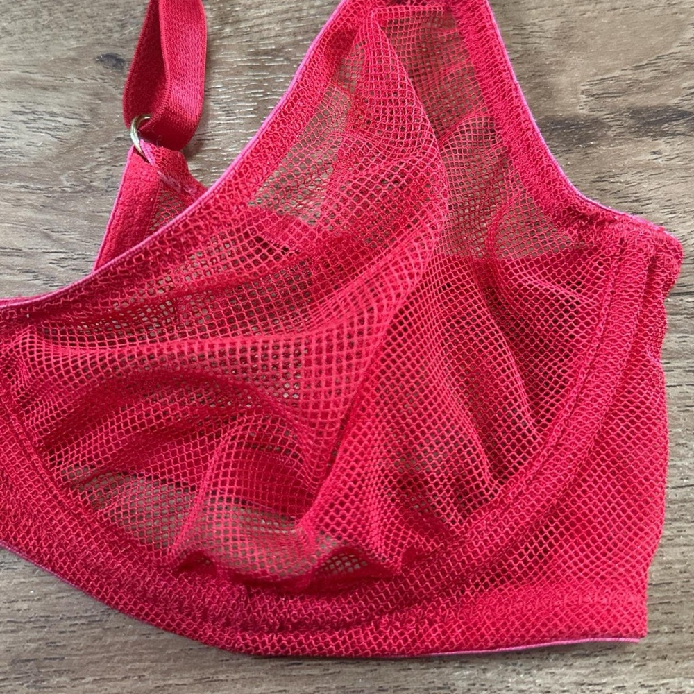 Red Mesh Underwire Bra - Picture 2 of 5